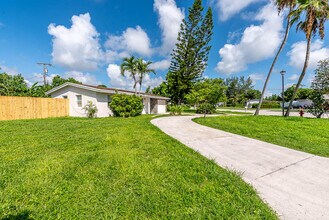 314 E Gateway Blvd in Boynton Beach, FL - Building Photo - Building Photo