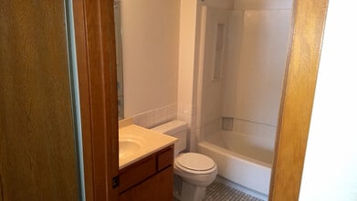 Round Lake Estates in Little Canada, MN - Building Photo - Building Photo