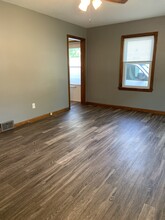 4102 Cambridge St in Des Moines, IA - Foto de edificio - Building Photo