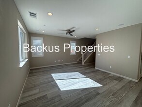 555 Sparrow St in Hollister, CA - Building Photo - Building Photo