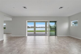 5206 Liberty Ln, Unit 0614 in Westlake, FL - Foto de edificio - Building Photo