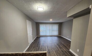1021 Cross Keys Rd in Lexington, KY - Building Photo - Building Photo