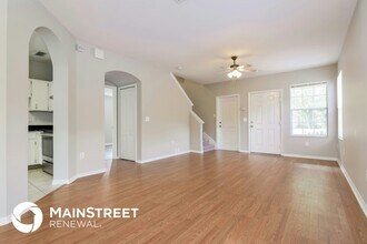 423 Maple Pointe Dr in Seffner, FL - Building Photo - Building Photo