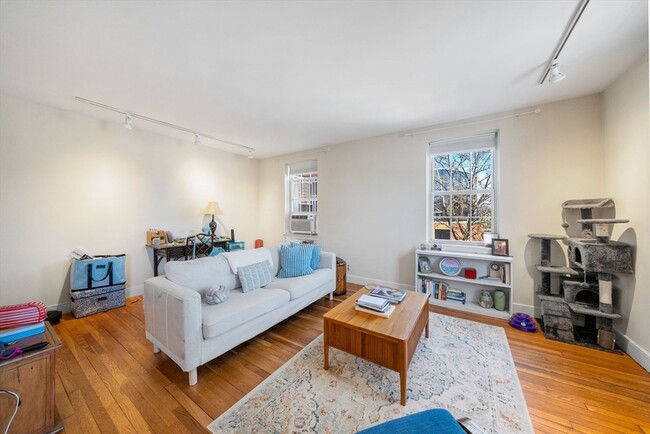 1716 Cambridge St, Unit 31 in Cambridge, MA - Building Photo - Building Photo
