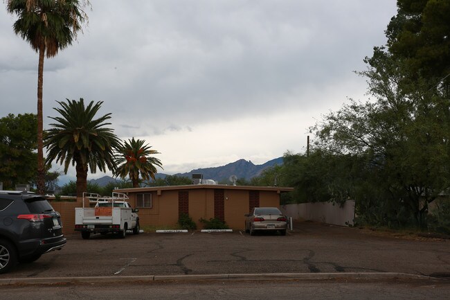 Blair House in Tucson, AZ - Foto de edificio - Building Photo