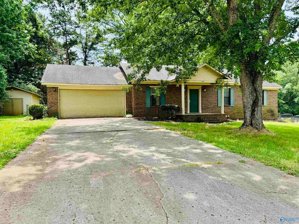 104 Cotton Hill Rd in Huntsville, AL - Building Photo