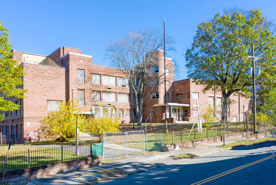 Bloomfield Lofts in Bloomfield, NJ - Foto de edificio