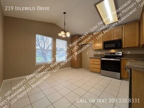 219 Idlewild Dr in Lodi, CA - Building Photo - Building Photo