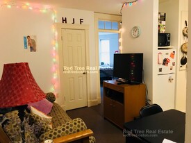 841 Beacon St, Unit 829-1E Apartamentos