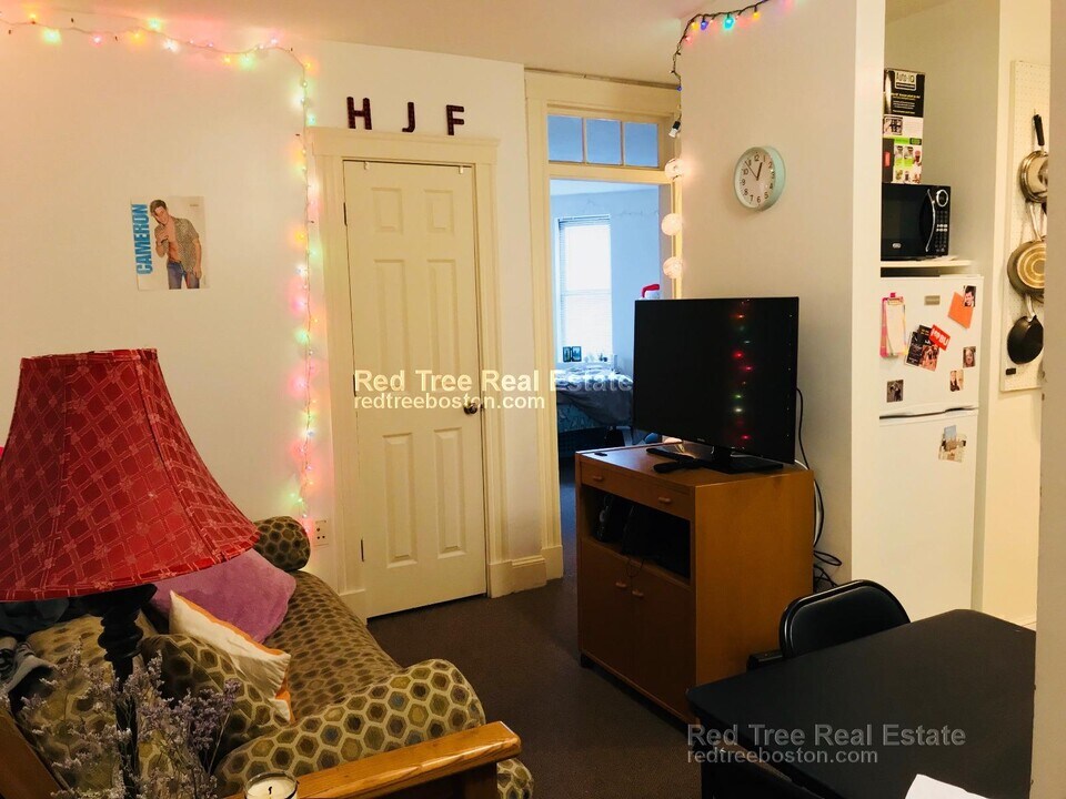 841 Beacon St in Boston, MA - Building Photo