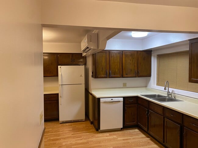 1425 Manville Rd, Unit 4 in Woonsocket, RI - Foto de edificio - Building Photo