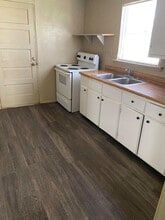 819 Mora St in Lockhart, TX - Building Photo - Building Photo