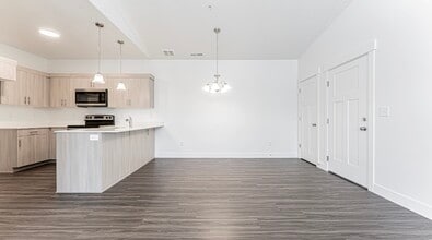 898 N Hemsworth Way, Unit 304 in Saratoga Springs, UT - Building Photo - Building Photo