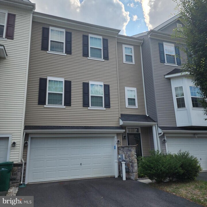 123 Lorraine Dr in New Castle, DE - Building Photo