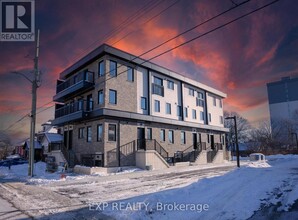 17-17 Peter St in Kitchener, ON - Building Photo - Building Photo