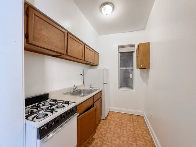 2405 W Wilson Ave, Unit 3 in Chicago, IL - Building Photo - Building Photo