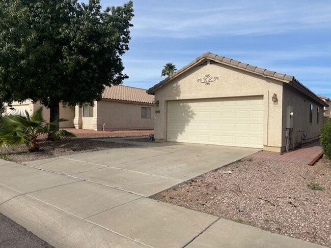 13844 W Lundberg St in Surprise, AZ - Building Photo - Building Photo