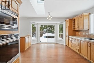 11 Mays Crescent in Waterdown, ON - Building Photo - Building Photo