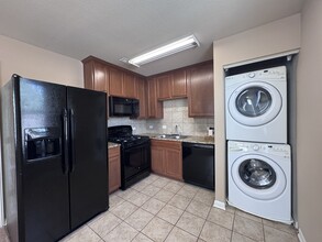 320 Perry St in San Marcos, TX - Building Photo - Building Photo