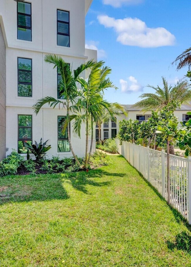 250 W Hidden Valley Blvd-Unit -2 in Boca Raton, FL - Building Photo - Building Photo