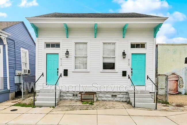property at 910-912 N Prieur St