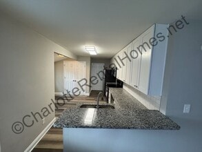 504 E Robinson St in Dallas, NC - Building Photo - Building Photo