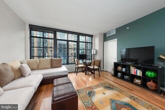 437 New York Ave NW, Unit 504 in Washington, DC - Building Photo - Building Photo