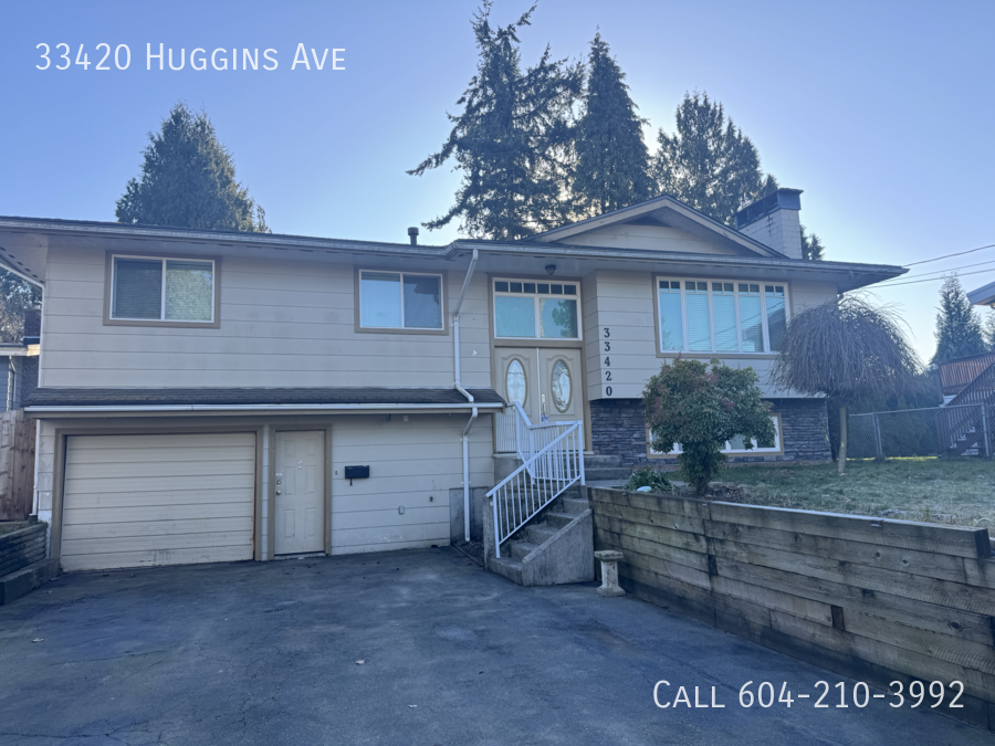 33420 Huggins Ave in Abbotsford, BC - Building Photo