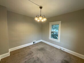 2070 Lark St in Lakewood, OH - Foto de edificio - Building Photo