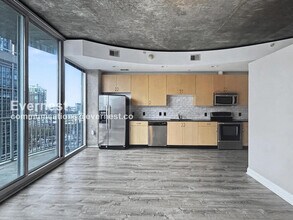 400 W Peachtree St NW, Unit UNIT 1307 in Atlanta, GA - Building Photo - Building Photo