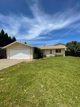 1774 Lazelle Ct in Redding, CA - Building Photo - Building Photo