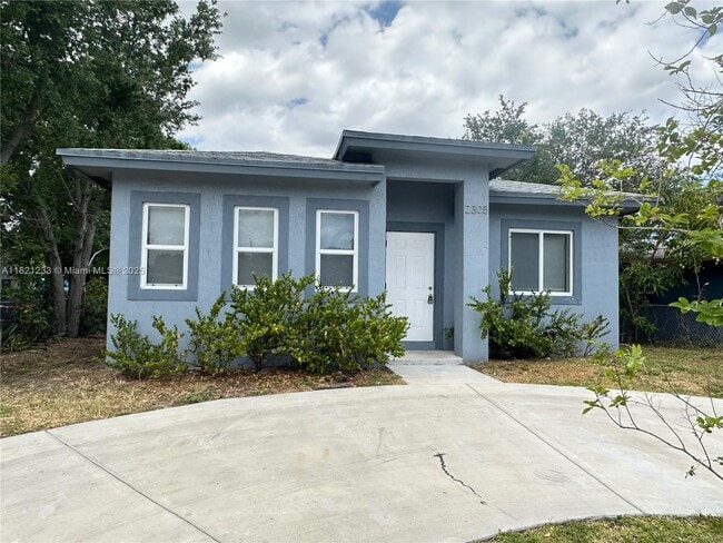 2305 NW 6th Pl in Fort Lauderdale, FL - Building Photo - Building Photo
