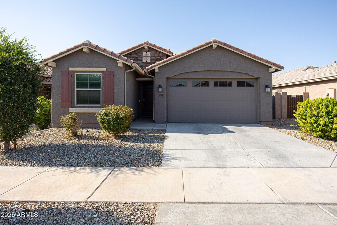 16581 W Charlotte Dr in Surprise, AZ - Building Photo