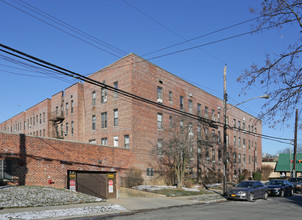 350 Merrick Rd in Rockville Centre, NY - Building Photo - Building Photo