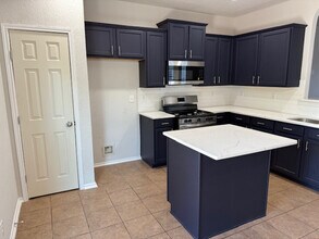 Room in House on Katherine Way in San Antonio, TX - Building Photo - Building Photo