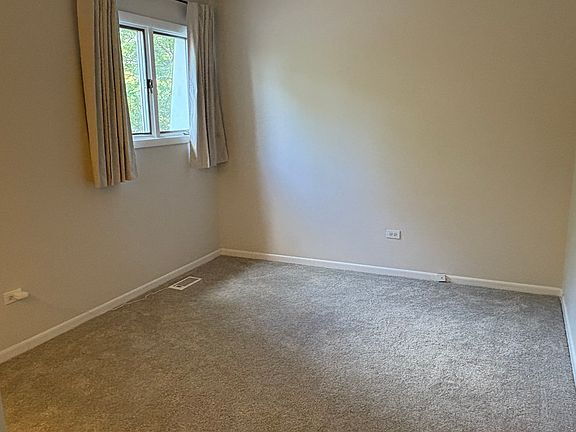 410 Sunnybrook Ln in Wheaton, IL - Building Photo - Building Photo