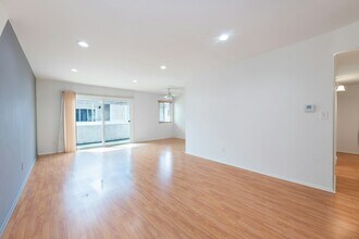 5412 Lindley Ave in Los Angeles, CA - Building Photo - Building Photo