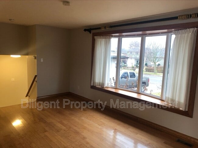 905 Central Park Blvd N in Oshawa, ON - Building Photo - Building Photo