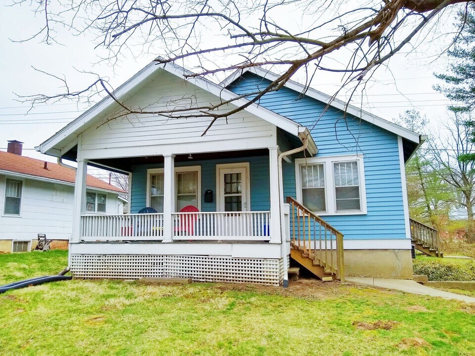 213 S Clark St in Bloomington, IN - Building Photo