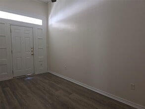 601 W Washington Ave in Navasota, TX - Building Photo - Building Photo