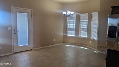 3752 Loma Jacinto in El Paso, TX - Building Photo - Building Photo