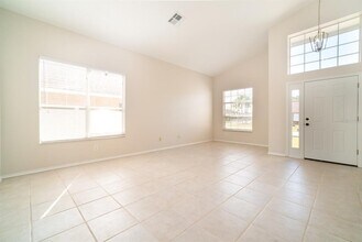 535 Tree Shore Dr in Orlando, FL - Building Photo - Building Photo