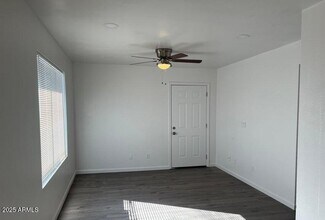 2028 W Lawrence Rd in Phoenix, AZ - Foto de edificio - Building Photo