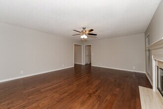 3933 Hillshire Dr in Nashville, TN - Building Photo - Building Photo