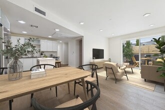 Windsor Square Villas in Los Angeles, CA - Building Photo - Building Photo