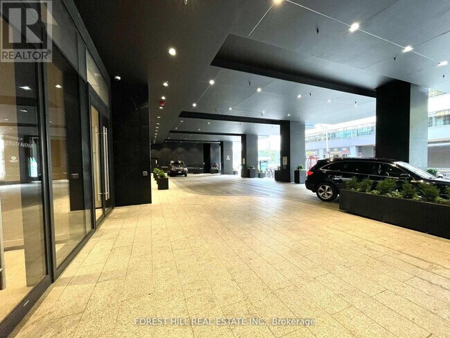 488 University Ave in Toronto, ON - Building Photo - Building Photo