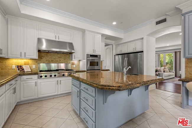 2997 Beverly Glen Cir in Los Angeles, CA - Building Photo - Building Photo