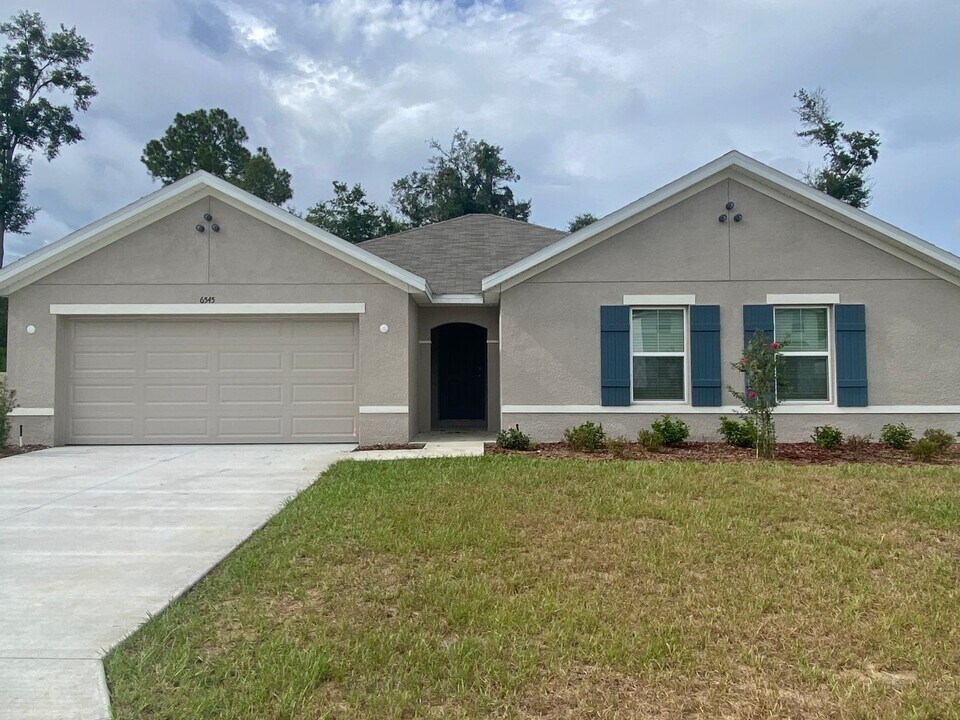 6545 SE 1st Lp in Ocala, FL - Foto de edificio