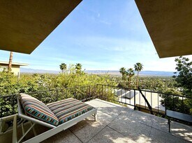 2120 Southridge Dr in Palm Springs, CA - Building Photo