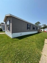 1524 Crescent Ln Dr in Flint, MI - Building Photo - Building Photo